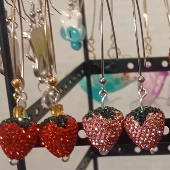 Free Shipping! Rhinestone strawberry earrings. Hand Crafted - Picture 5 of 9